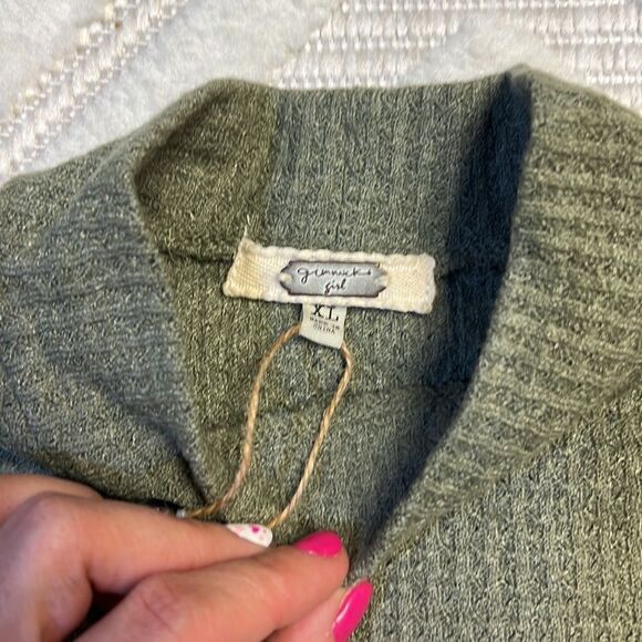BUCKLE - GIMMICKS GIRL -  Pieced Crochet Top - Picture 6 of 11